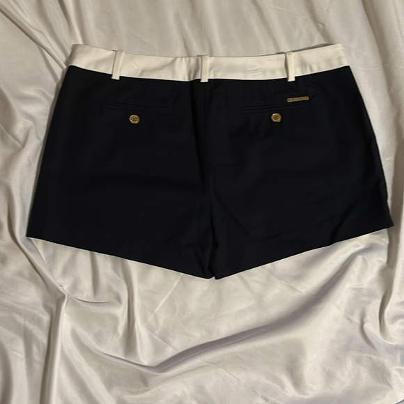 MICHAEL Michael Kors NWT women’s casual shorts black with white waist Size 10 - Picture 6 of 13